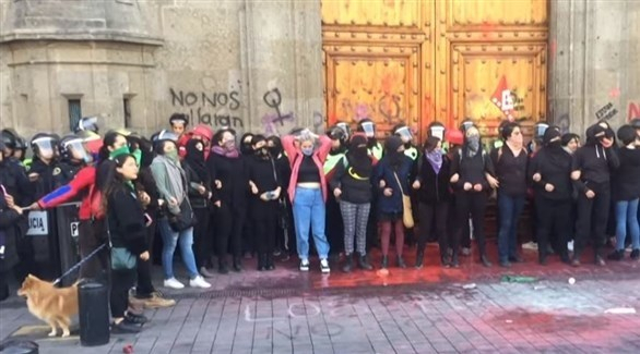 المكسيك: تظاهرة أمام القصر الرئاسي لوقف قتل النساء