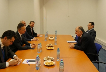  Canciller azerbaiyano mantiene una reunión con su homólogo húngaro en Viena  