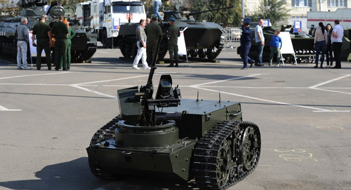 روسيا تختبر روبوتات قتالية جديدة... فيديو