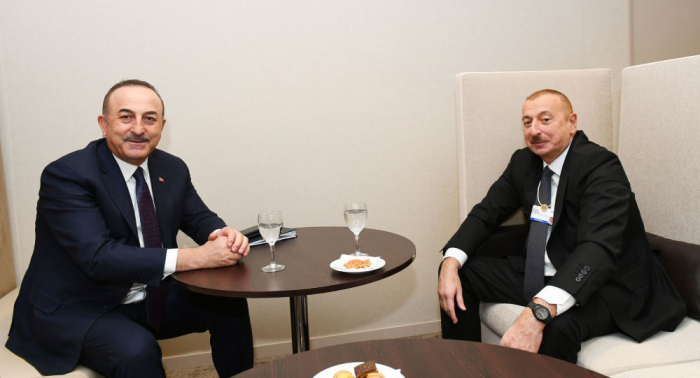  Ilham Aliyev verlieh Cavuschoghlu den Orden der Freundschaft- VIDEO
