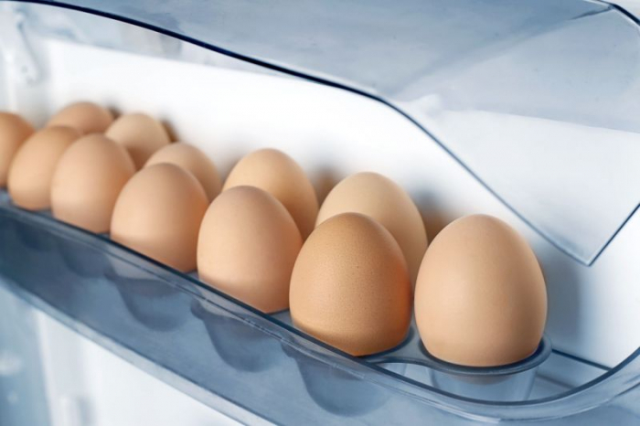 Voici pourquoi il ne faut jamais conserver les œufs dans la porte d’un réfrigérateur