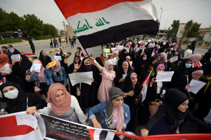 Les Irakiennes défilent sans les hommes dans la Sainte Najaf, une première