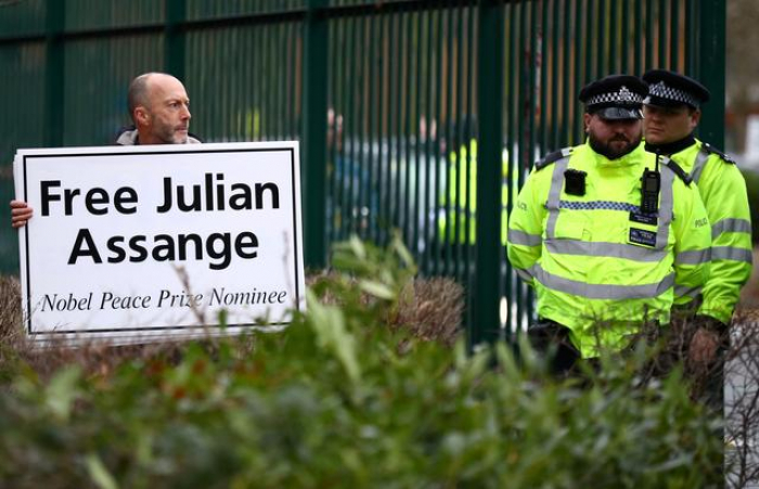 Assange appears in British court to fight U.S. extradition bid  