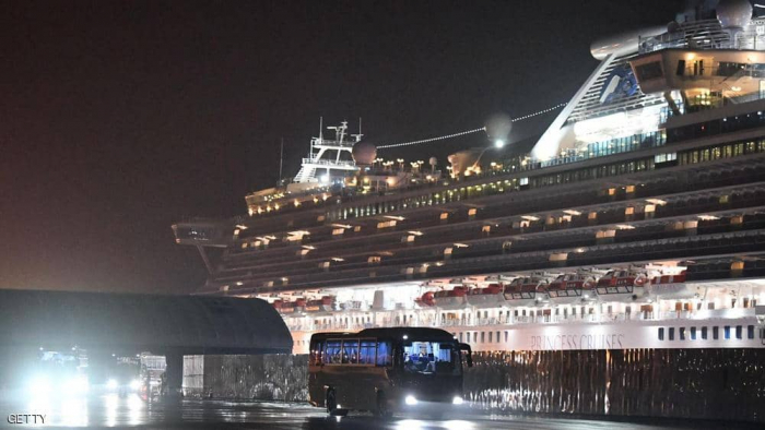 نقل مئات الأميركيين من سفينة سياحية منهم 14 مصابا بكورونا