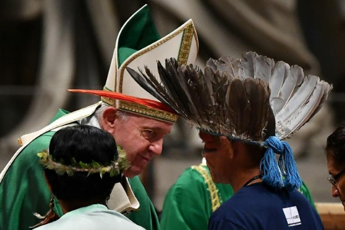 Le pape dénonce les crimes en Amazonie, sans retenir l