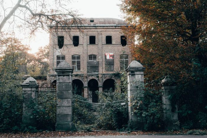   Psychology behind why we think some old buildings are haunted  
