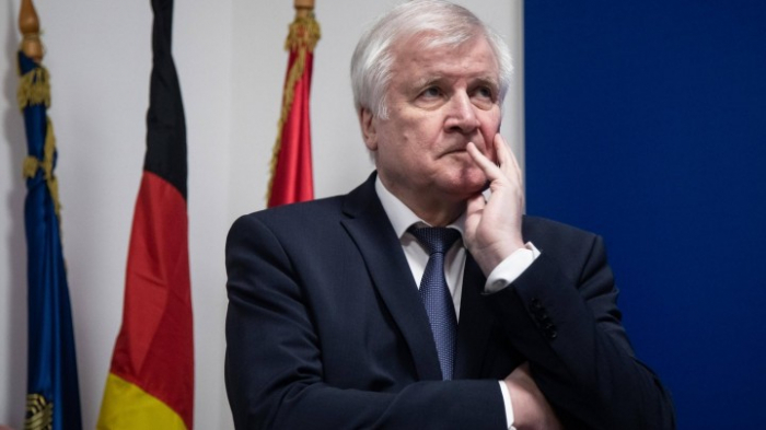   Nach Hanau:   Seehofer will Expertenkreis gegen Islamfeindlichkeit einrichten