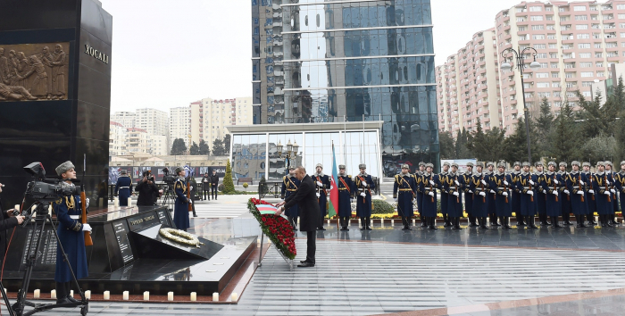   الرئيس الأذربيجاني يزور نصب خوجالي التذكاري  
