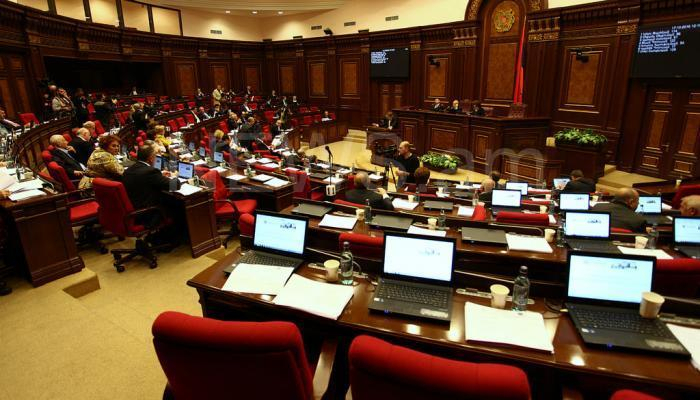 Paşinyanın deputatlarından parlament rəhbərliyinə etiraz 