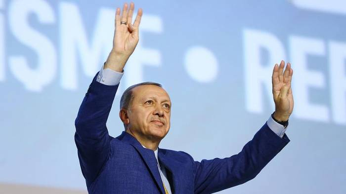  Erdogan kommt in Baku an  