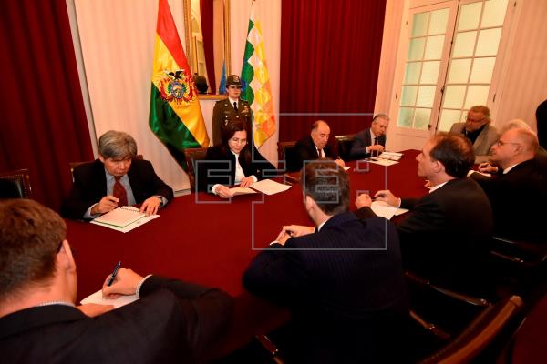 España y Bolivia encauzan su relación en el relevo presidencial de Uruguay