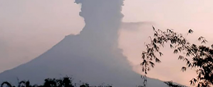   Indonésie:   une éruption volcanique perturbe les liaisons aériennes