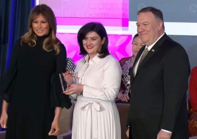   Melania Trump y Mike Pompeo condecoraron con el premio a la abogada azerbaiyana-  Video    