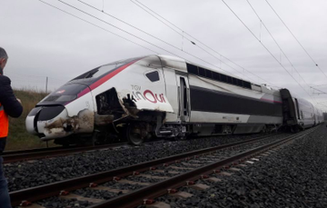 Al menos 4 heridos al descarrilar un tren en Francia