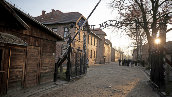 "Prueba de un crimen contra la humanidad": el museo de Auschwitz expone un álbum de fotos fabricado con piel humana
