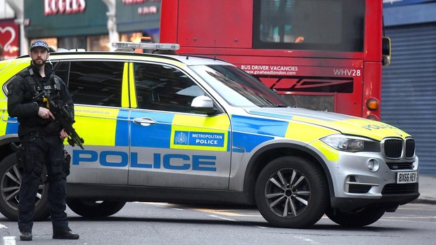 La Policía busca a 30 hombres por el asesinato de un joven de 16 años en Londres