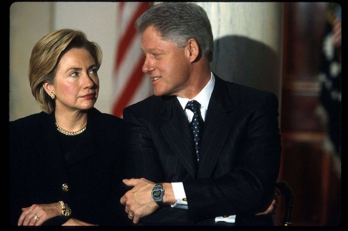   “Tienes que decírselo a tu hija”:   así recuerdan hoy Hillary y Bill Clinton el escándalo Lewinsky