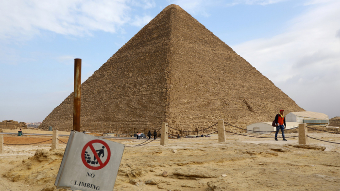 Un joven se suicida lanzándose desde una de las pirámides de Guiza