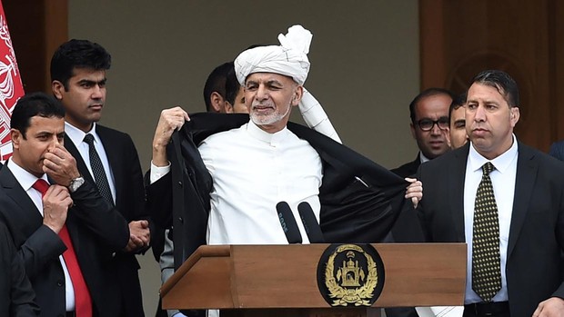 Ghani y Abdula se autoproclaman presidentes de Afganistán en ceremonias simultáneas