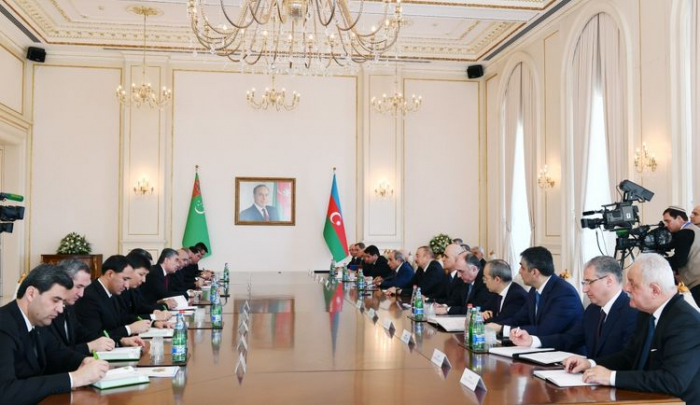  Entretien élargi des présidents azerbaïdjanais et turkmène à Bakou 