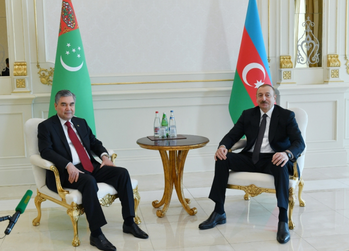  Präsidenten von Aserbaidschan, Turkmenistan halten ein Einzelgespräch ab 