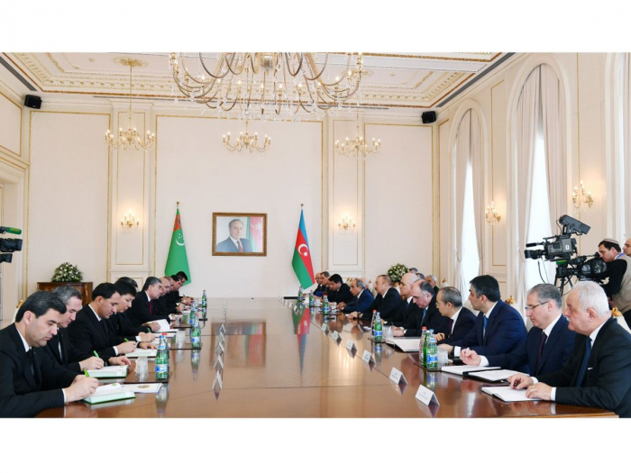   Präsidenten von Aserbaidschan, Turkmenistan halten ein erweitertes Treffen ab  