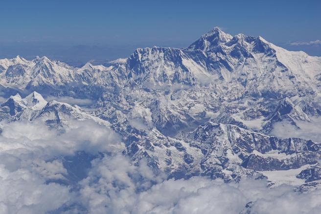 Nepal y China cierran el Everest por el coronavirus