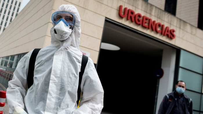   Médicos españoles establecen los criterios para priorizar pacientes en la UCI si se agrava la crisis del coronavirus  