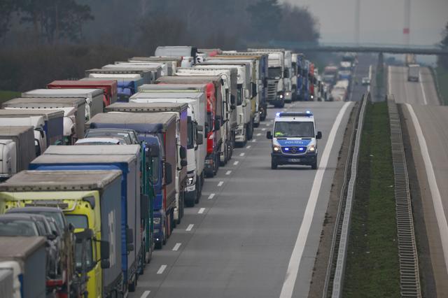 EU urges nations to unblock borders, let freight cross in 15 minutes