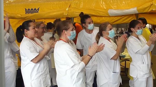   Field hospital in Madrid celebrates their first coronavirus patient being given the all-clear -   NO COMMENT    