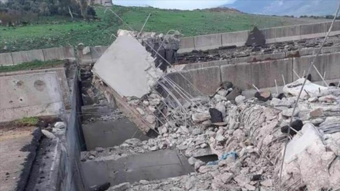 Terroristas destruyen puente sobre M4 para bloquear paso de rusos