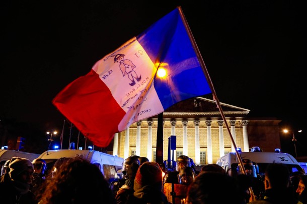   Französische Gewerkschaft droht mit   einmonatigem Streik    