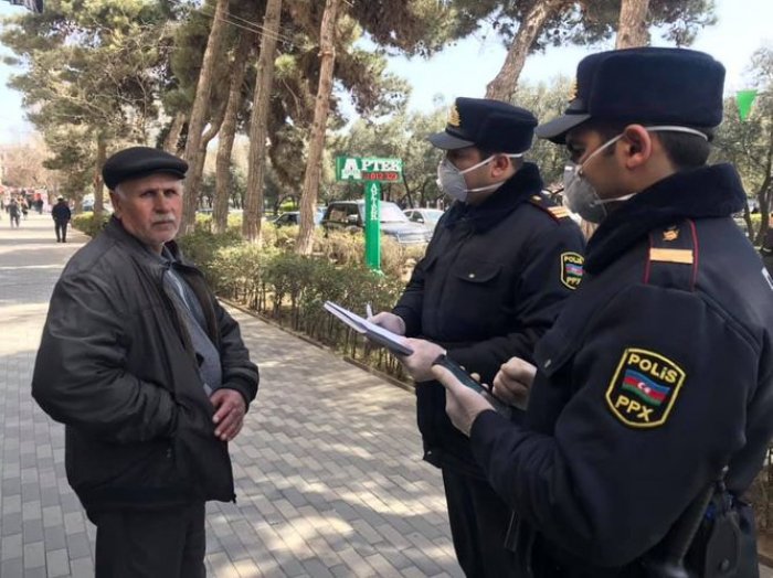  Azerbaijani police fine quarantine breakers in capital -  PHOTOS  