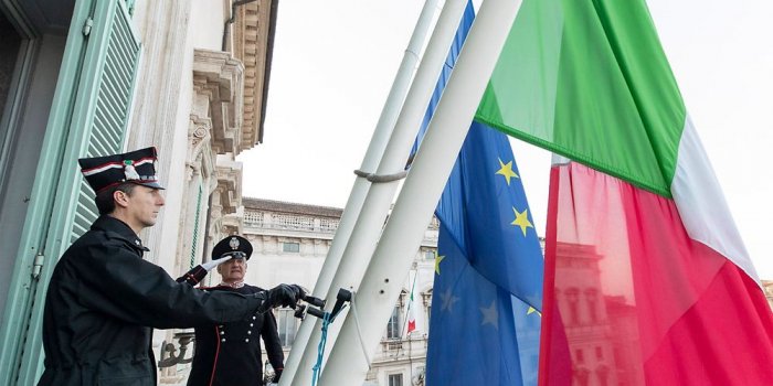 Virus en Italie: minute de silence et drapeaux en berne