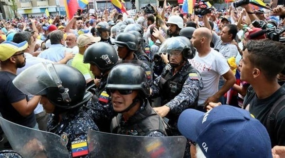 اشتباكات بين المعارضة الفنزويلية والشرطة في كاراكاس