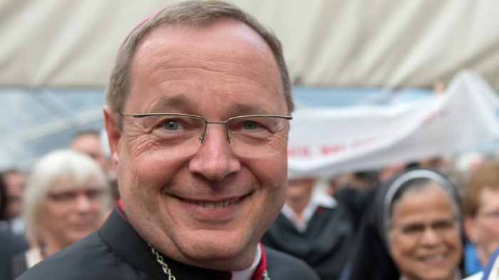 Bätzing für Lockerungen beim Zölibat für Priester