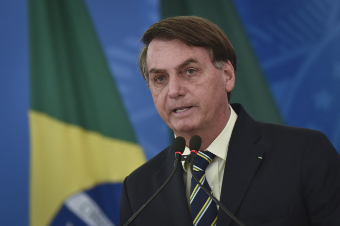   Coronavirus:   Twitter supprime deux tweets de Bolsonaro remettant en cause le confinement
