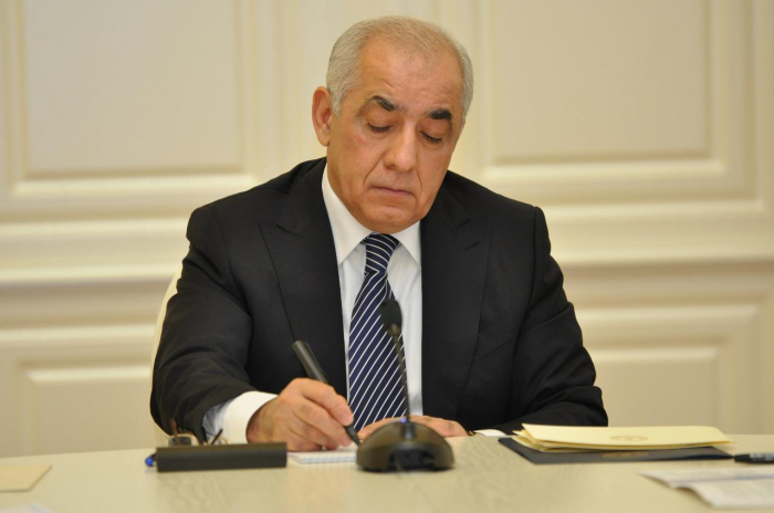   Premier azerbaiyano firma un decreto sobre vehículos de transporte  