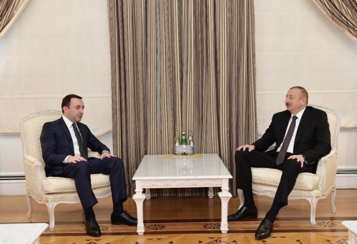   Presidente Ilham Aliyev recibe al ministro de Defensa georgiano  