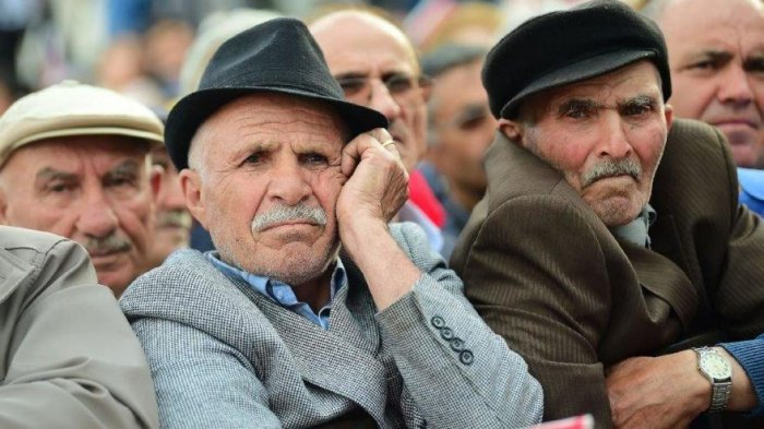    Türkiyədə yaşlıların evdən çıxmasına qadağa qoyuldu   