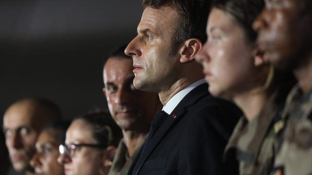La popularité de Macron et Philippe en hausse sur un mois
