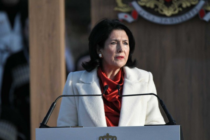 Zurabişvili mühüm sənədi imzaladı