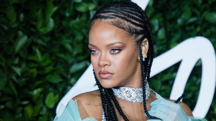 Rihanna koronavirusa yoluxan idmançını ələ saldı