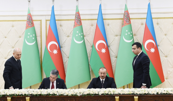  توقيع وثائق أذربيجانية تركمانية 