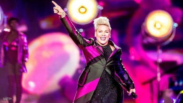 مغنية أميركية شهيرة تتبرع بميلون دولار بعد شفائها من كورونا