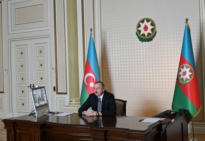  Ilham Aliyev y el presidente del BERD celebran videoconferencia 
