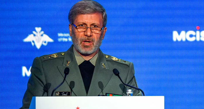 وزير الدفاع الإيراني يعلق على بيان أمريكا بشأن "أعمال خطيرة" في الخليج