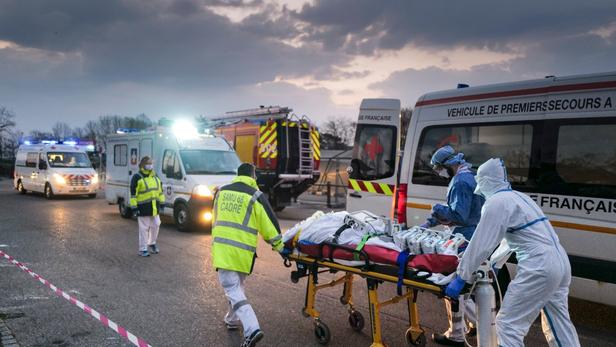  Coronavirus:  plus de 3500 morts en France, des malades évacués pour soulager les régions saturées
