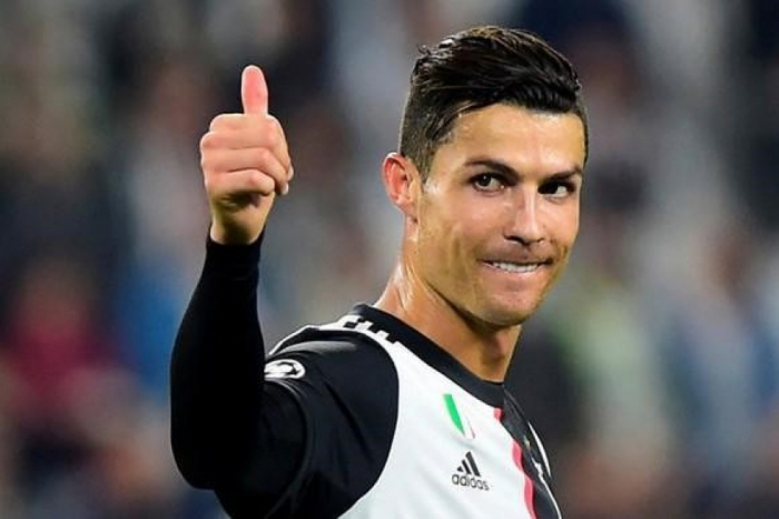 Ronaldo bütün dövrlərin ən yaxşı futbolçusu seçildi