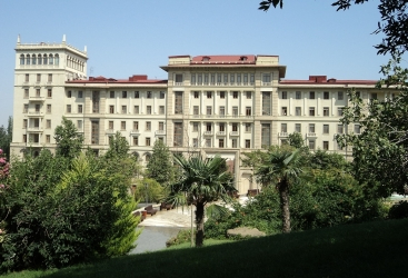  قرار مقر العمليات لدى مجلس الوزراء بشأن حظر التجول إلا بأذن خاص على نطاق أذربيجان-فيديو